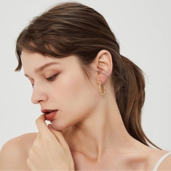 Gold 18k Plated Twisted Chunky Hoop Earrings - Picture 3 of 3